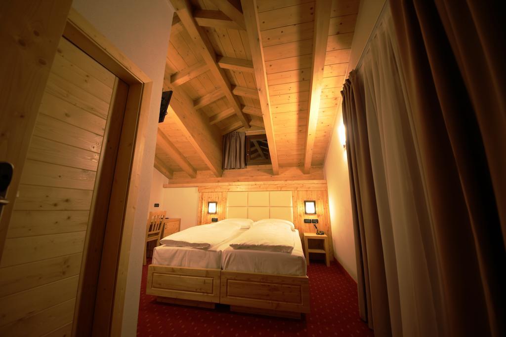 Hotel Garni Minigolf Pieve Di Ledro Camera foto
